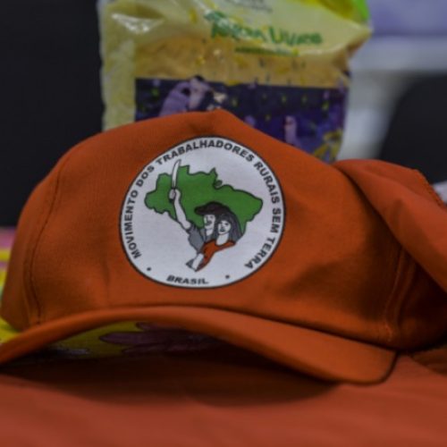 Ministra Macaé Evaristo participa de velório de vítimas de ataque a assentamento do MST